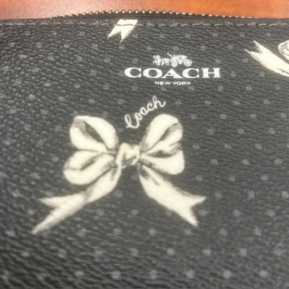 Coach Corner Zip Wristlet Black Bow Print Canvas CZ441 ZIPPER PULL/STRAP MISSING